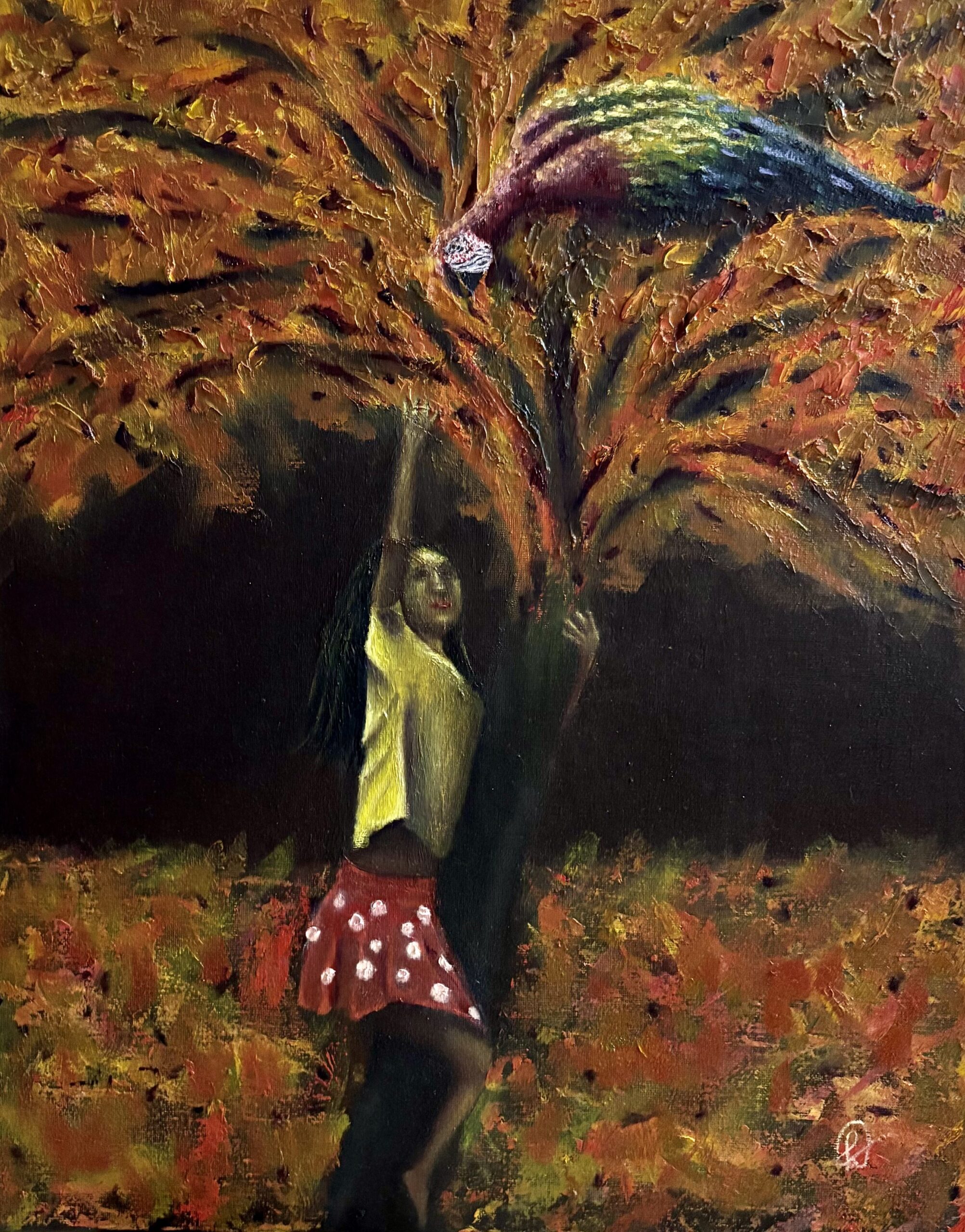 Menina indígena usando uma blusa amarela e uma saia vermelha com bolinhas. Ela está trepada em uma árvore tentando salvar a arara do incêndio.